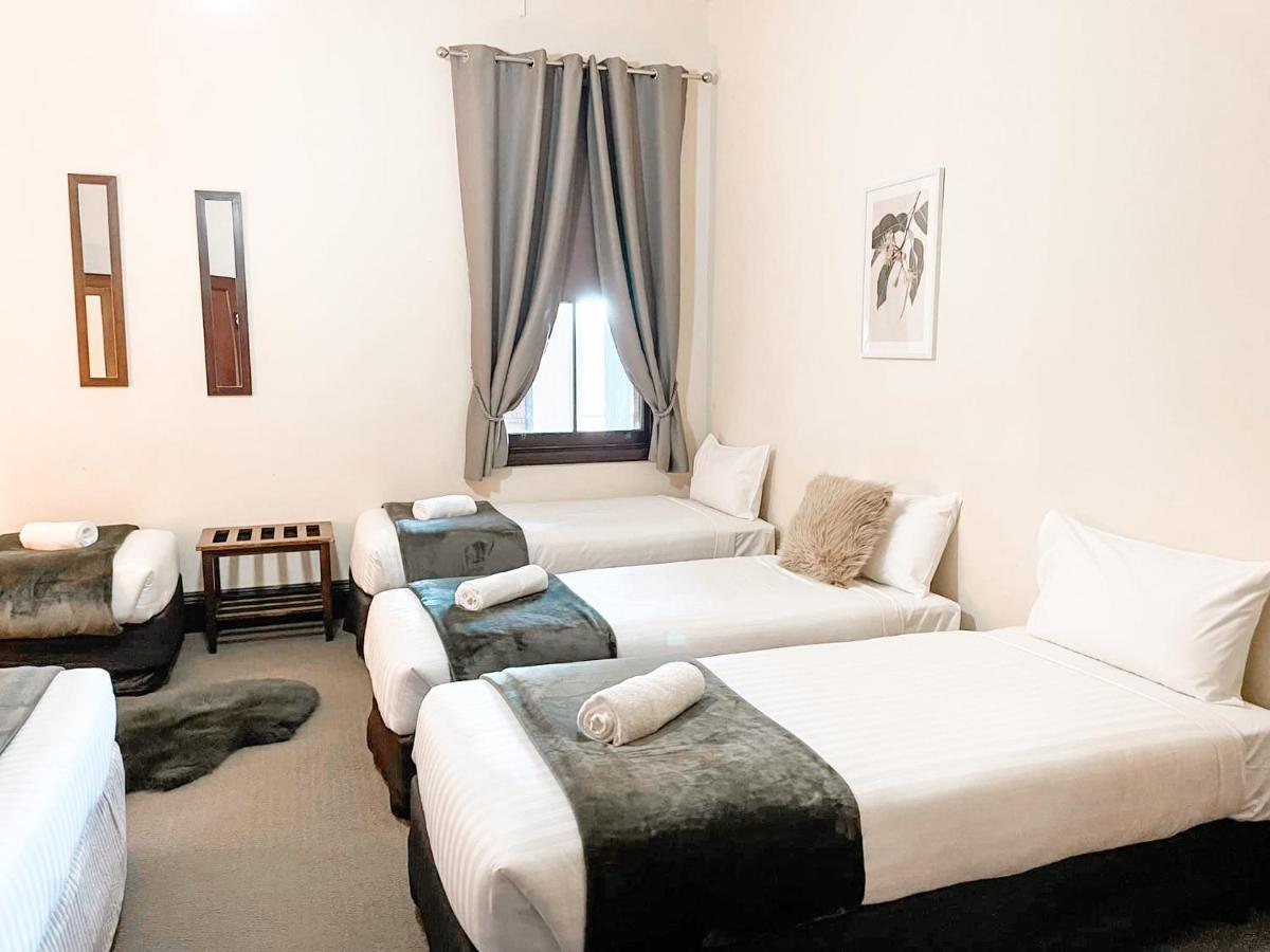 Neath Hotel ภายนอก รูปภาพ