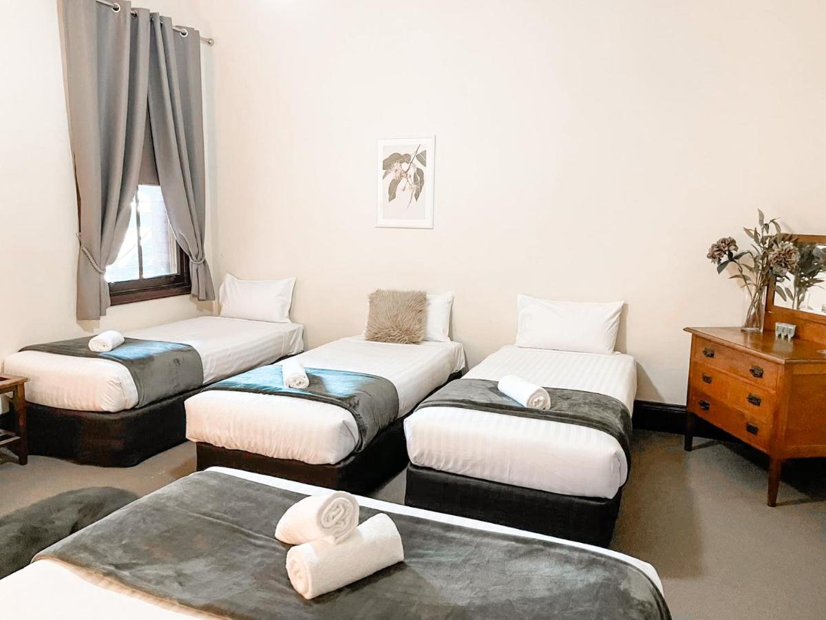 Neath Hotel ภายนอก รูปภาพ