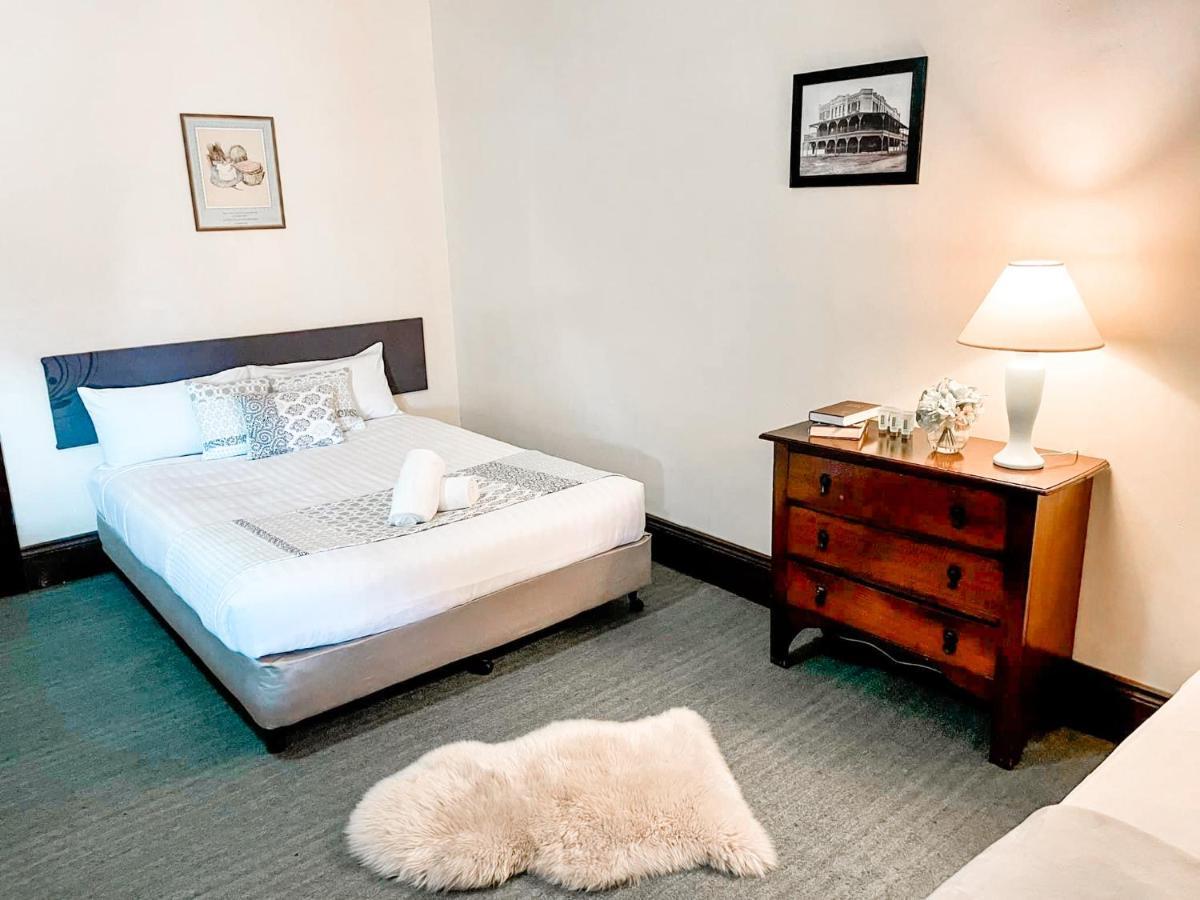 Neath Hotel ภายนอก รูปภาพ