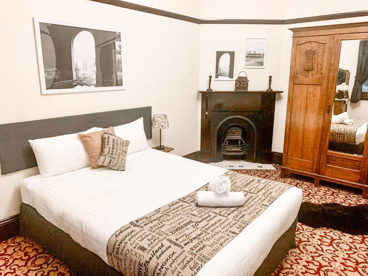 Neath Hotel ภายนอก รูปภาพ