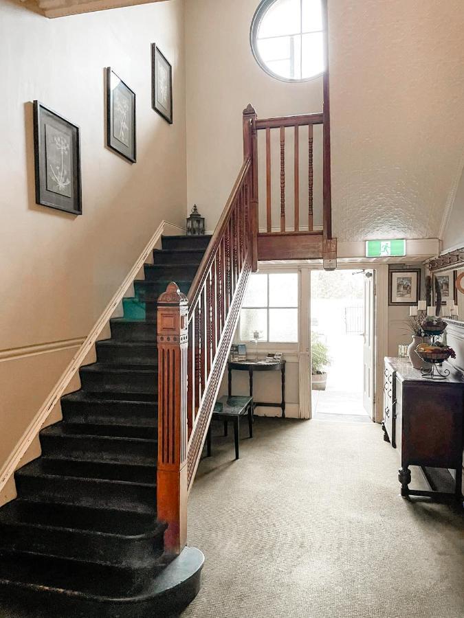 Neath Hotel ภายนอก รูปภาพ