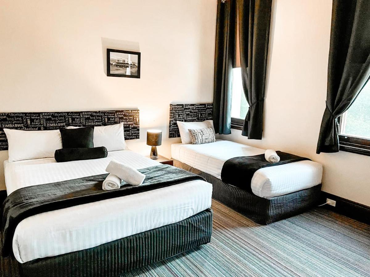 Neath Hotel ภายนอก รูปภาพ