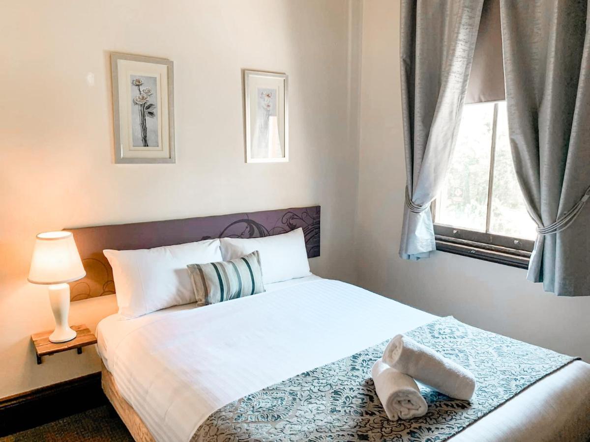 Neath Hotel ภายนอก รูปภาพ