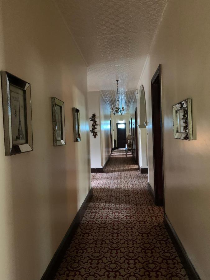 Neath Hotel ภายนอก รูปภาพ