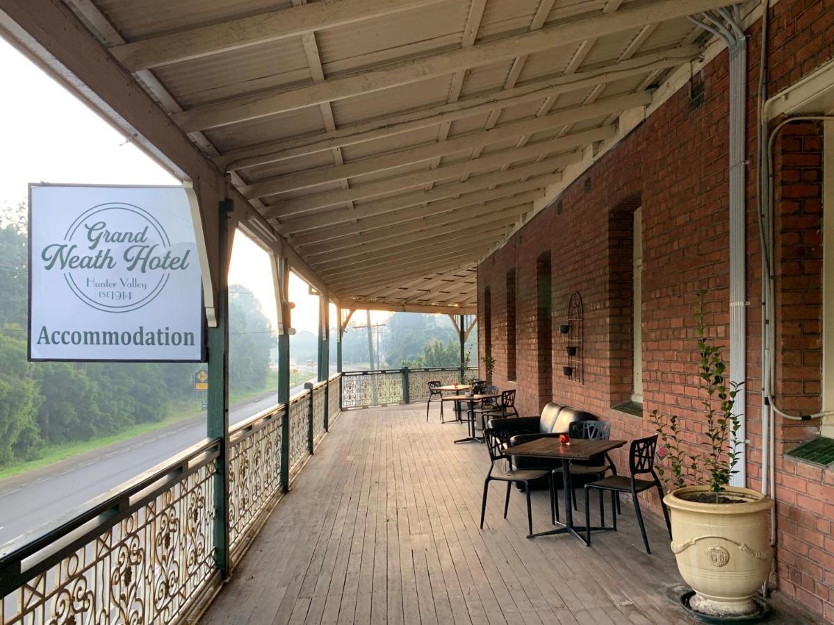 Neath Hotel ภายนอก รูปภาพ